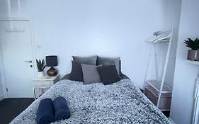 Artsy Minimalist Suite